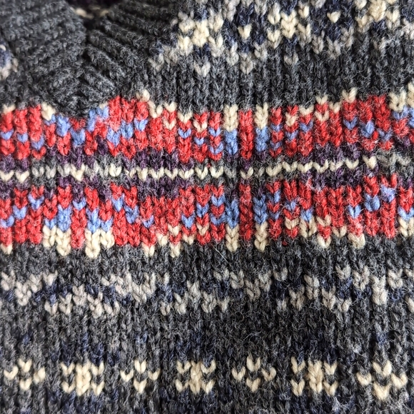 Vintage Women's Great Northwest V-Neck Long Sleeve Sweater Size S - Picture 8 of 8